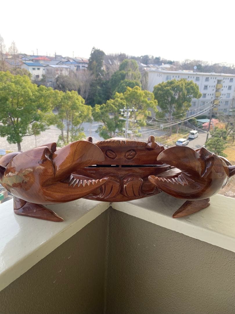 手彫りカニの木彫りオブジェ