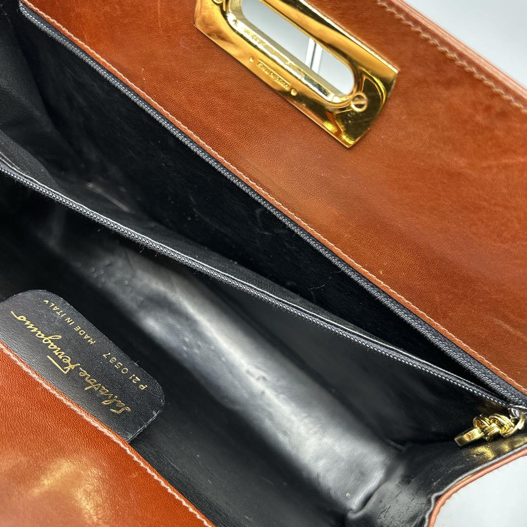 希少カラー サルヴァトーレフェラガモ ショルダーバッグ ガンチーニ チェーン