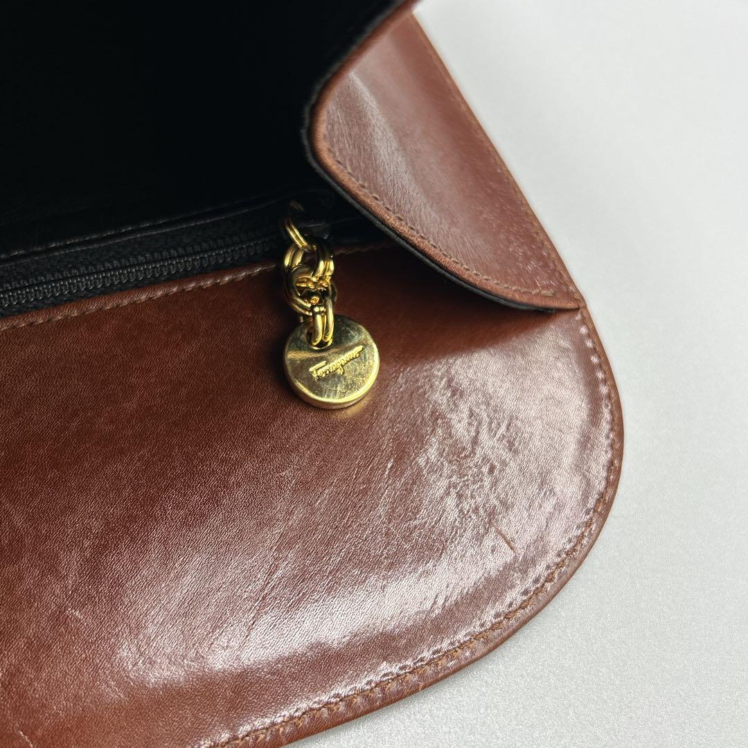 希少カラー サルヴァトーレフェラガモ ショルダーバッグ ガンチーニ チェーン