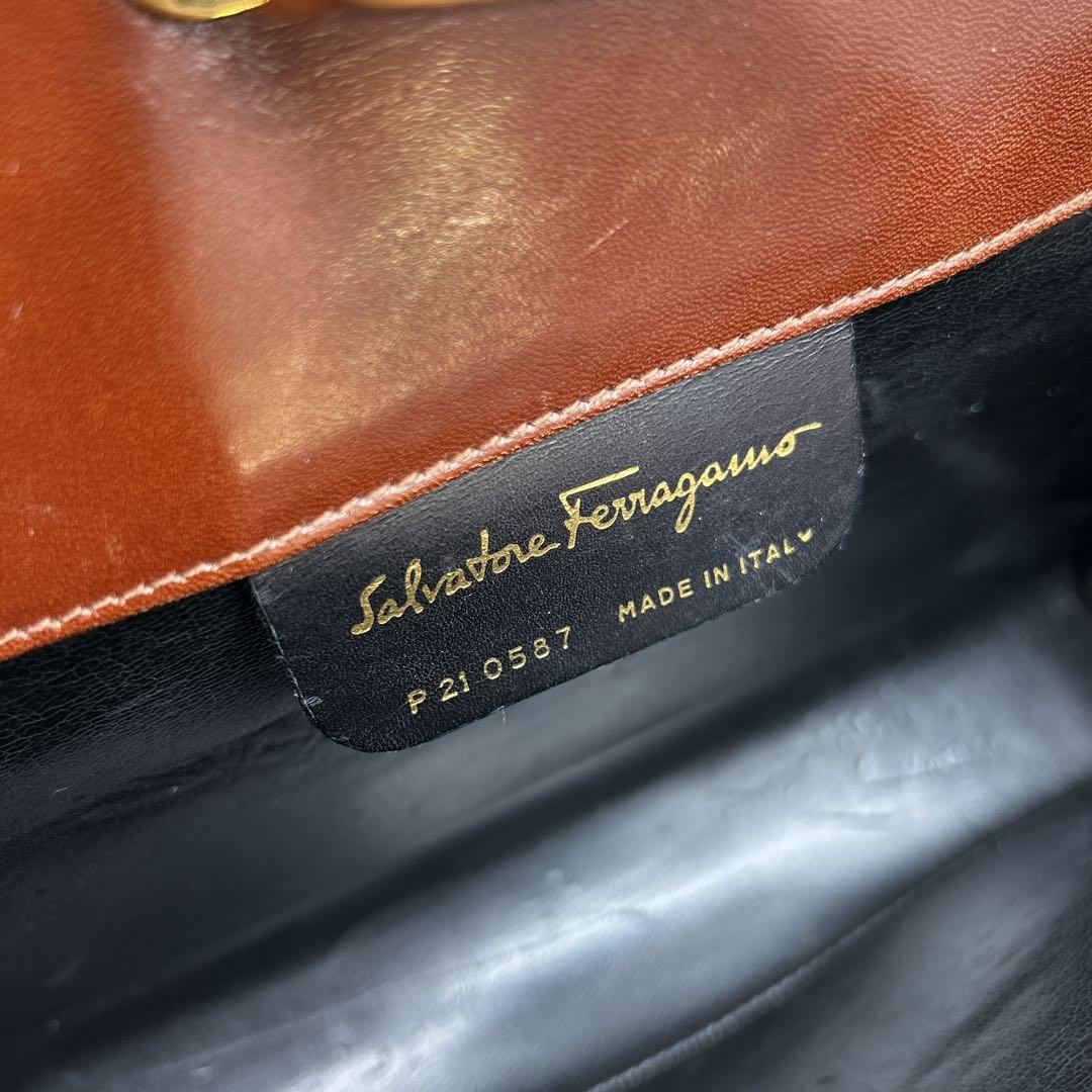 希少カラー サルヴァトーレフェラガモ ショルダーバッグ ガンチーニ チェーン