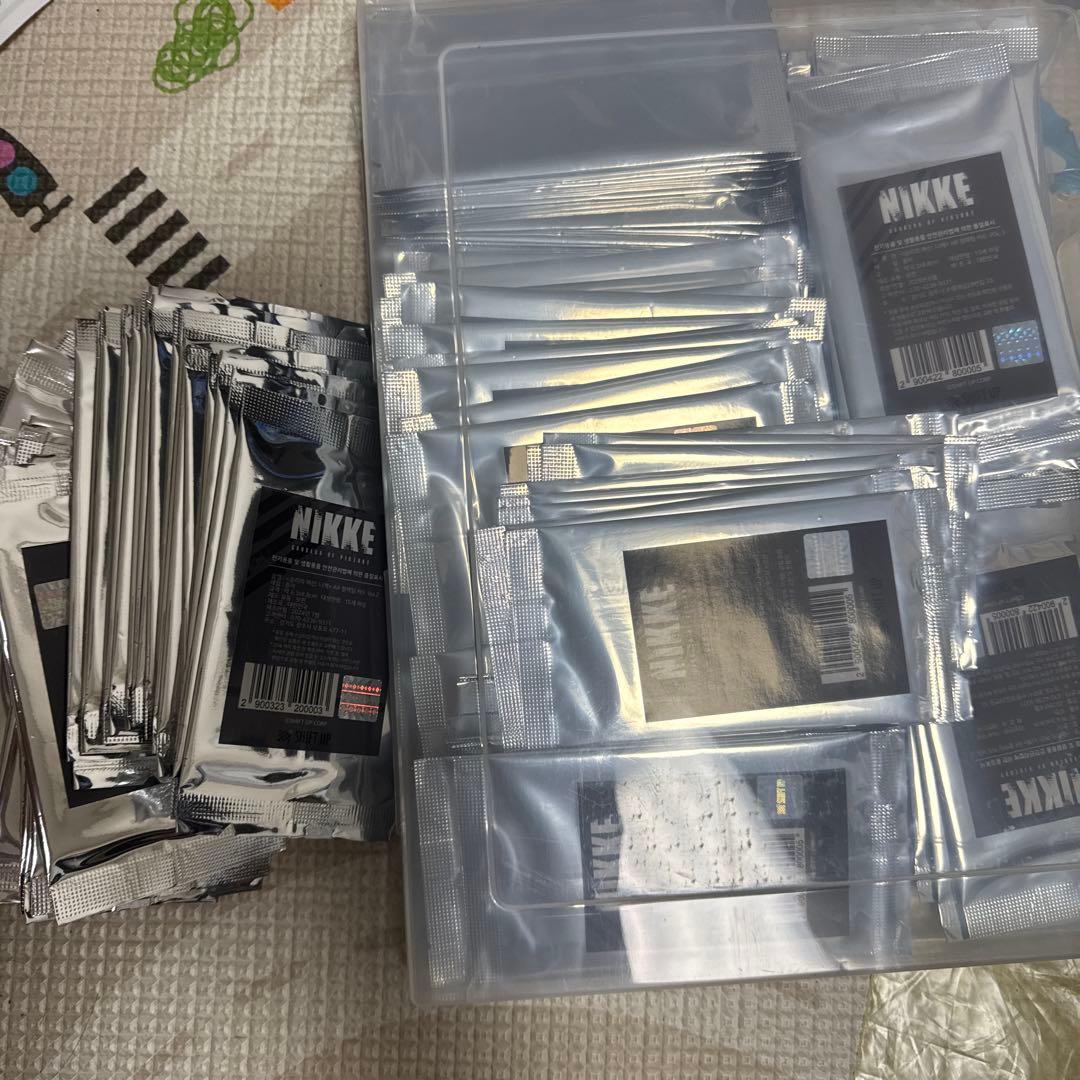 勝利の女神NIKKE 韓国　ARトレカ 20 未開封品 ランダム カード 2.5