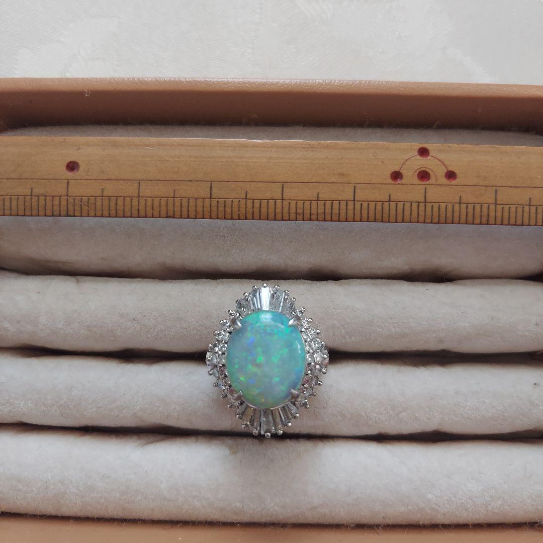 オパール3.25ct 重量12.5g ダイヤ取巻き大粒オパール指輪
