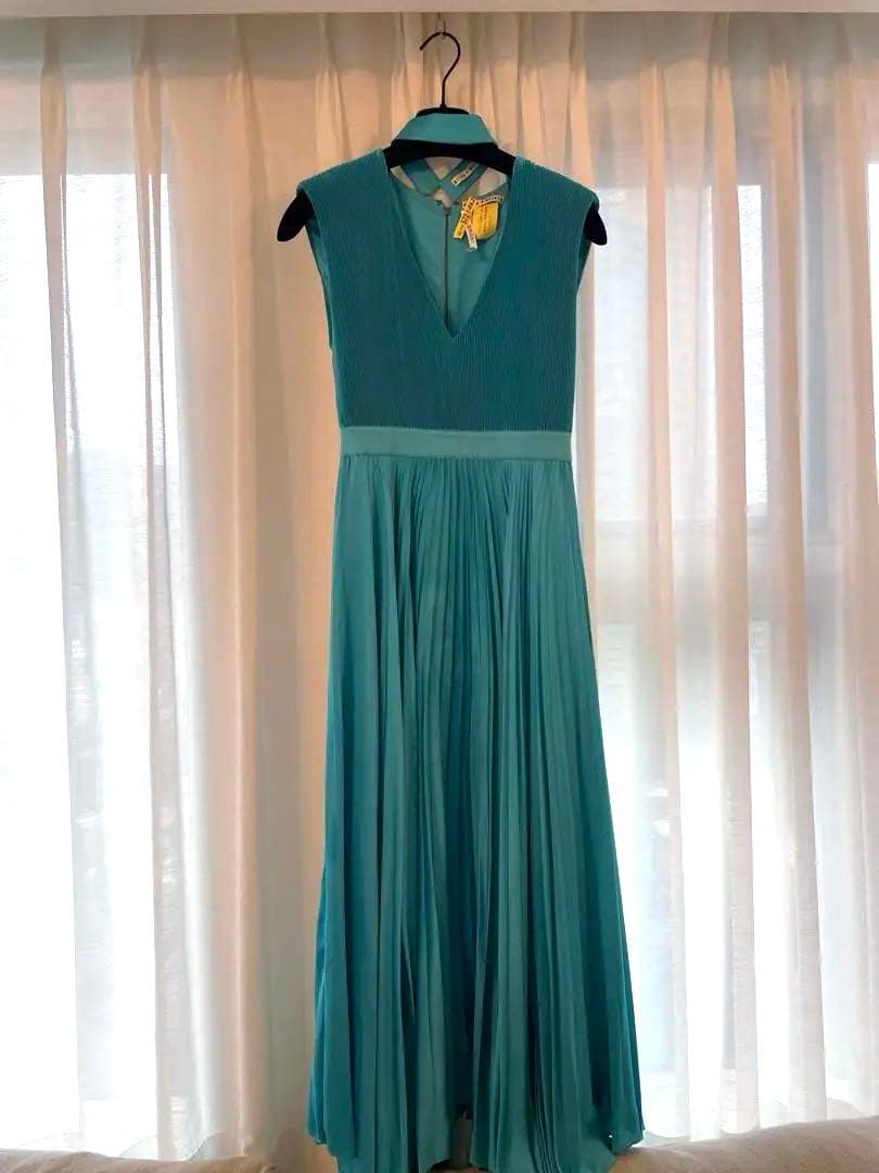 Alice Olivia 青 プリーツ Vネック ノースリーブ 光沢