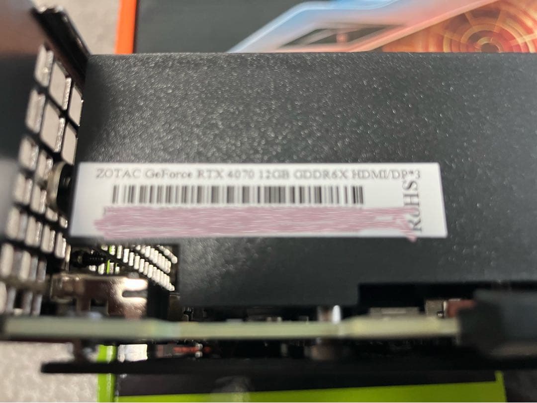 通常メーカーものRTX4070 12GB