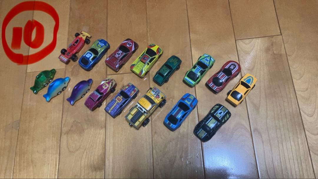 TAKARA TOMYトミカ＆ミニカーの多様な車両（100台以上）とパーキング付