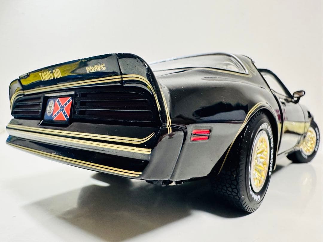 アーテル/ポンティアック ファイヤーバード TransAMトランザム 1/18