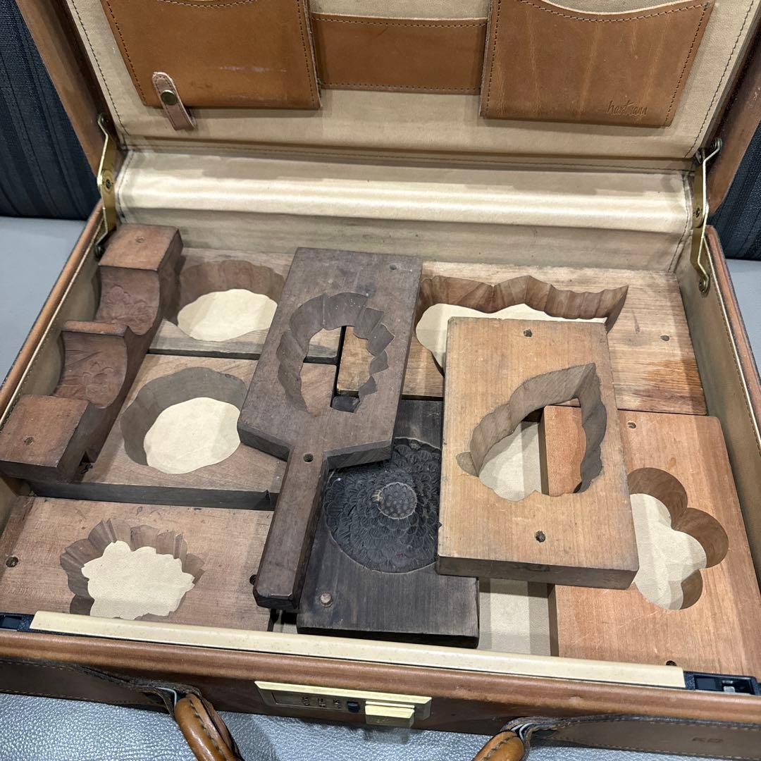 菓子木型　和菓子　インテリア/古道具　レトロ/本革のカバンが付き　9個まとめ売り