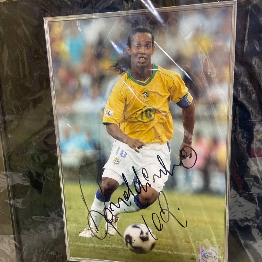 アキ◼️送料別◼️ロナウジーニョ直筆サインフォト　額入り