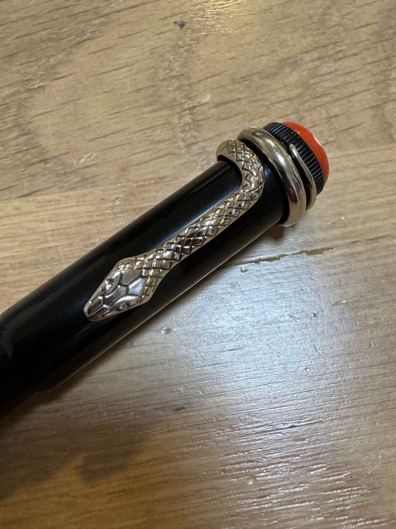 モンブラン ヘリテイジコレクション ルージュ&ノワール ボールペン 132110