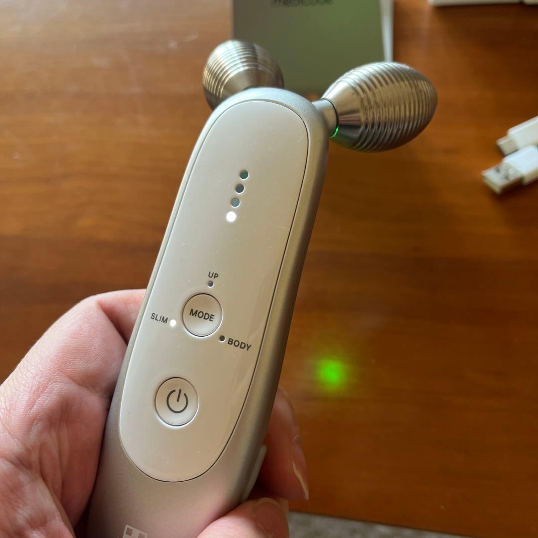 メディキューブ 美顔ローラー本体、スタンド、ジェル4本セット