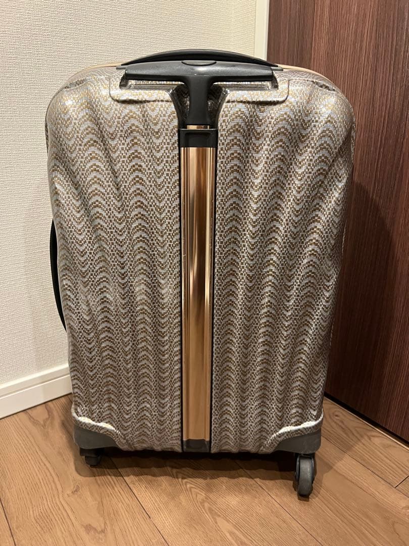 Samsonite 革新的なス一ツケ一ス発売10周年を記念した、スペシャルな限定