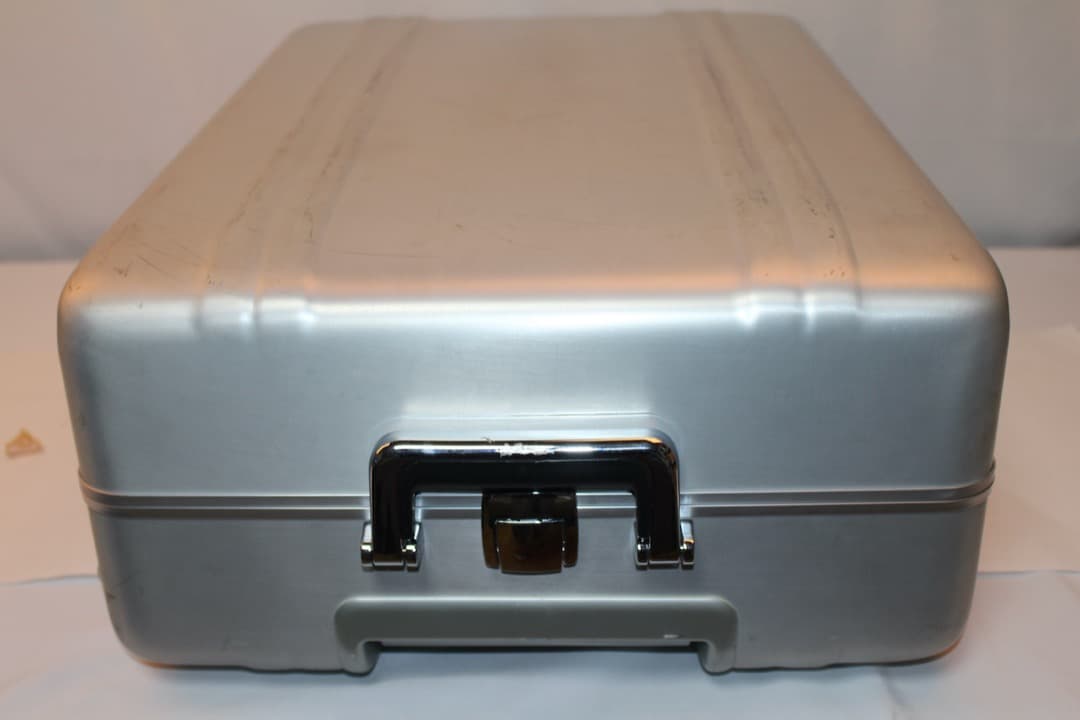 ZERO HALLIBURTON ゼロハリバートン スーツケース シルバー　中古