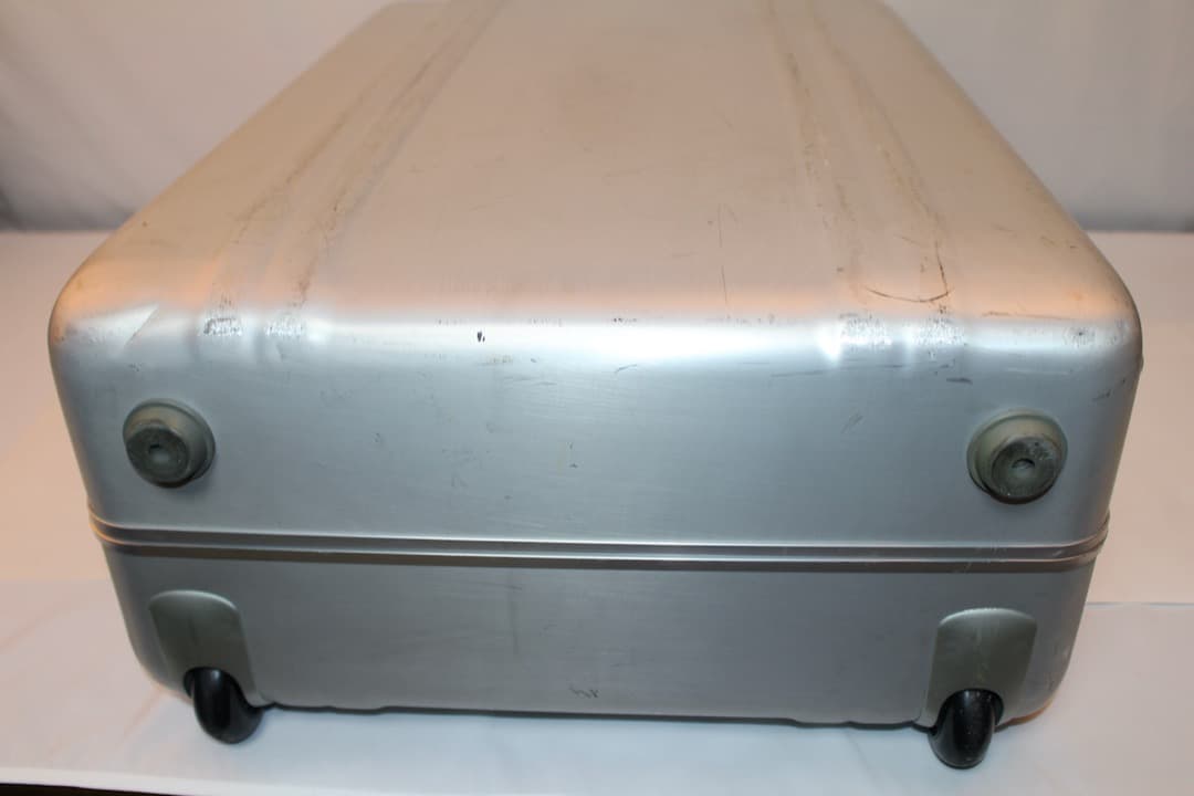 ZERO HALLIBURTON ゼロハリバートン スーツケース シルバー　中古