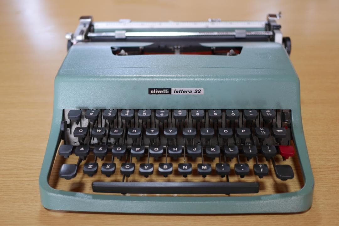 （イタリア）オリベッティ タイプライター lettera32