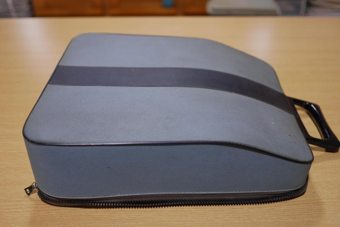 （イタリア）オリベッティ タイプライター lettera32