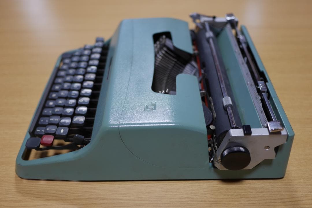 （イタリア）オリベッティ タイプライター lettera32