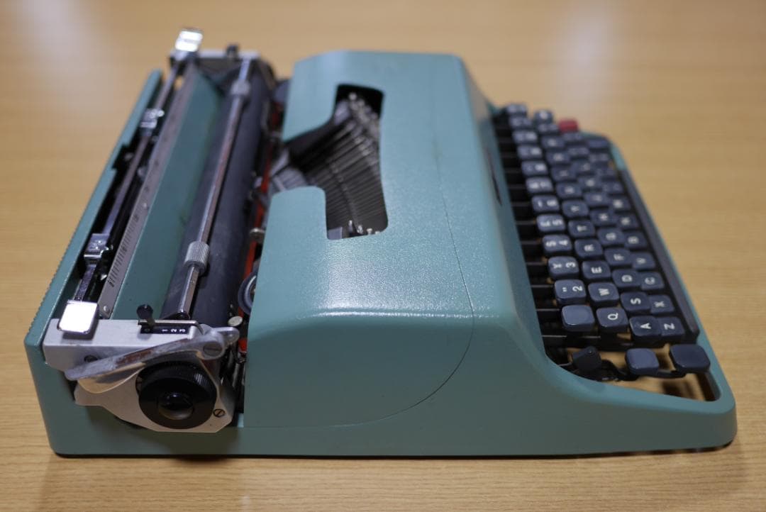 （イタリア）オリベッティ タイプライター lettera32