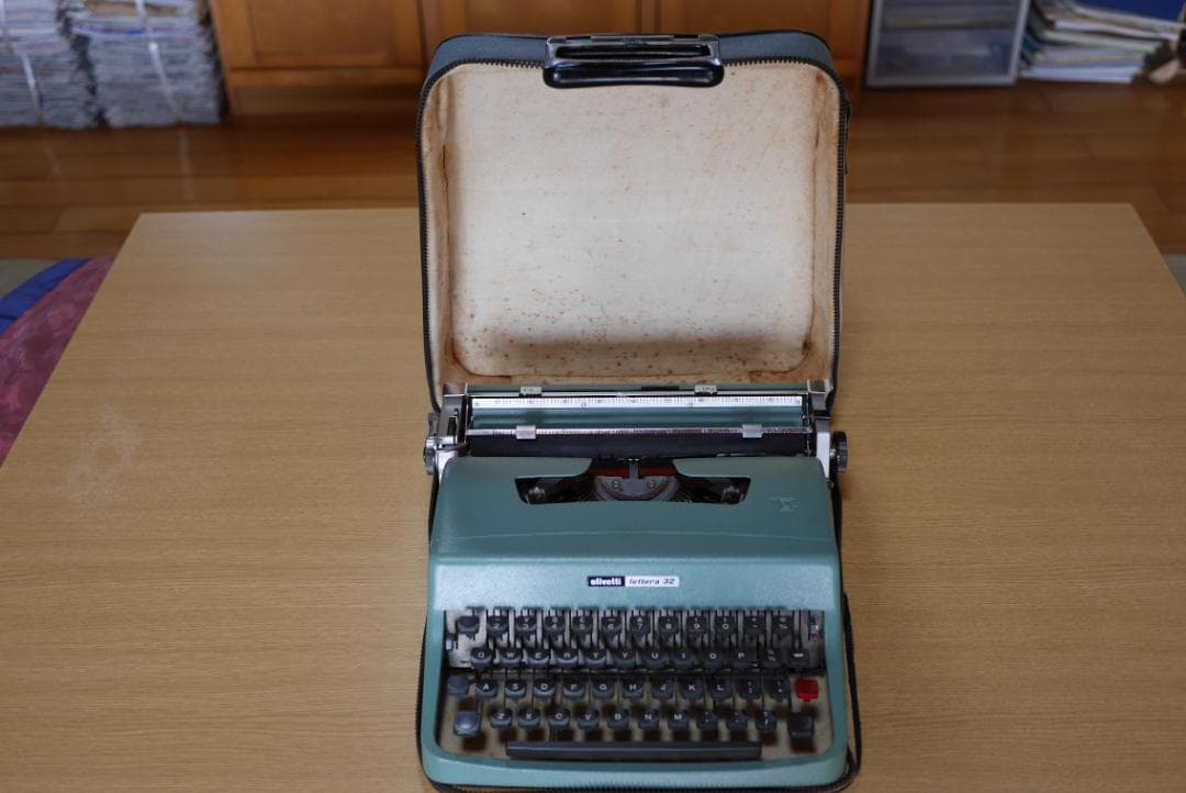 （イタリア）オリベッティ タイプライター lettera32