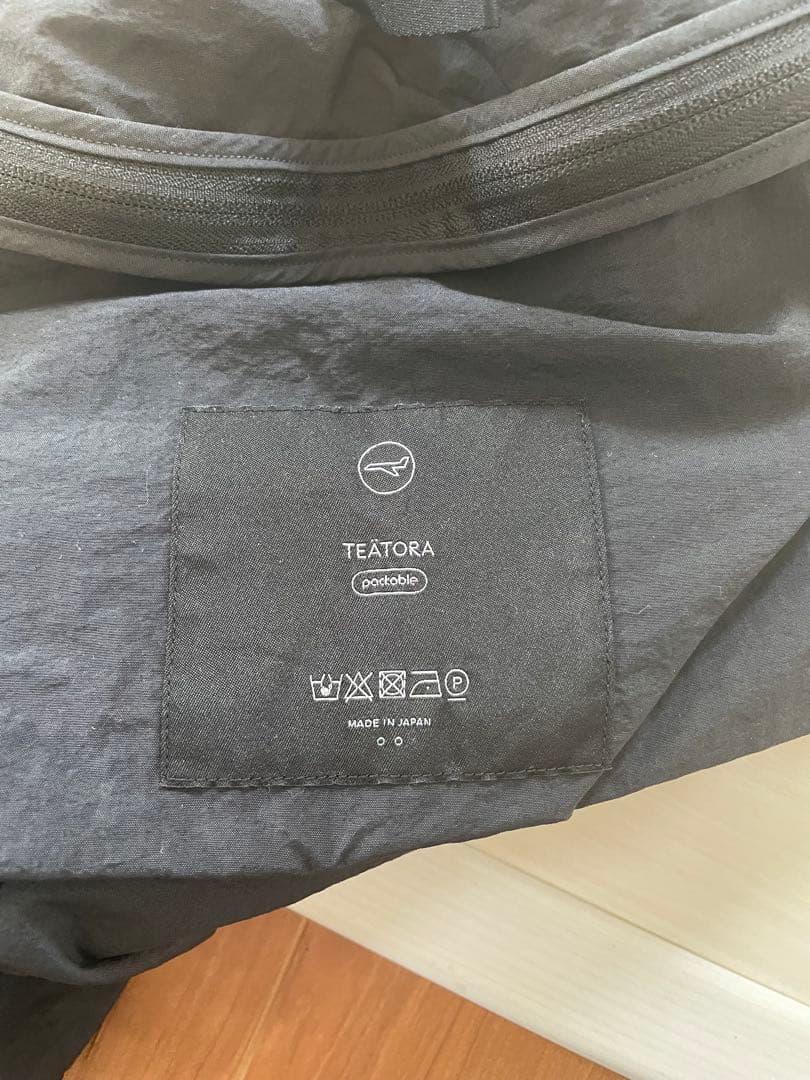 テアトラ　ブラック　パンツ