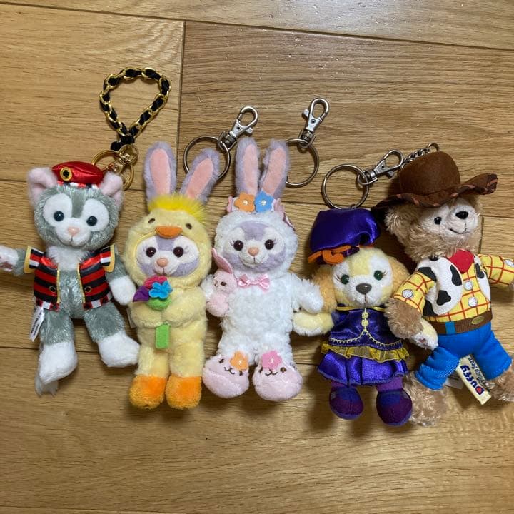 ダッフィー　ステラルー　クッキーアン　ジェラトーニ　ぬいぐるみバッヂ　ディズニー