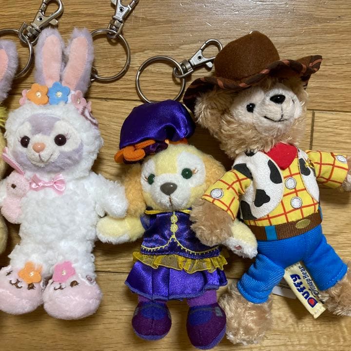 ダッフィー　ステラルー　クッキーアン　ジェラトーニ　ぬいぐるみバッヂ　ディズニー