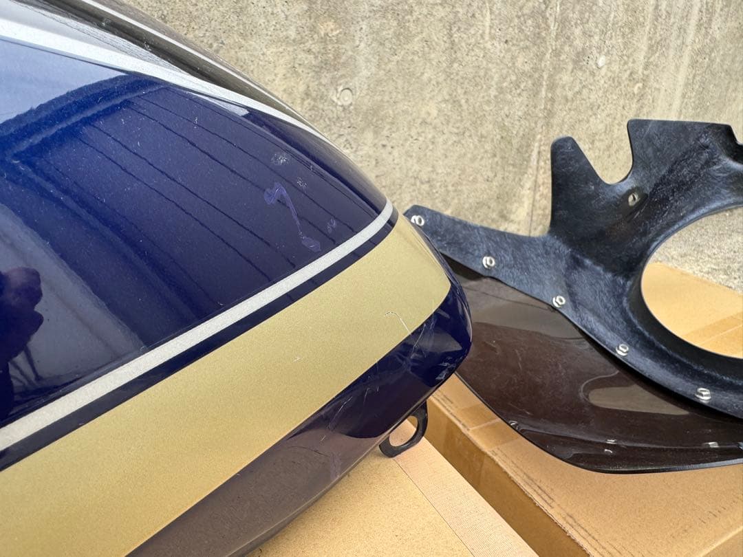 ゼファー750 ガソリンタンク、ビキニ、サイドカバーなどなど