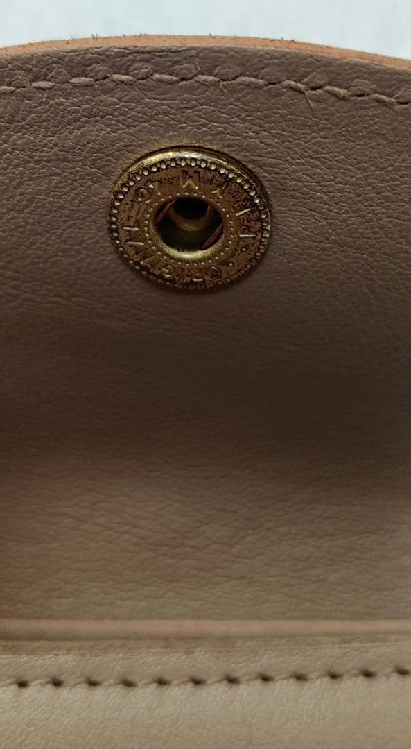 rima様　美品　IL BISONTE　二つ折り財布　ベージュ　がま口　ミニ財布