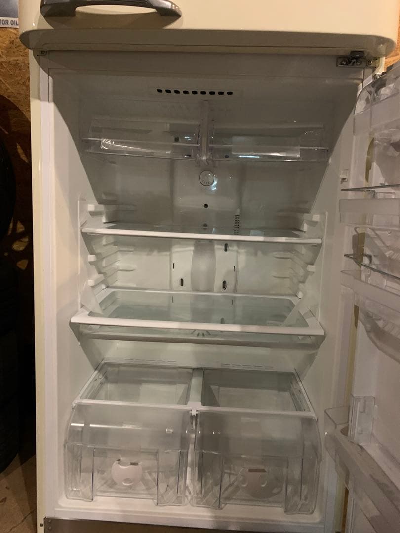 SMEG（スメッグ）社製冷凍冷蔵庫　クリーム 100V FAB50P 右開き