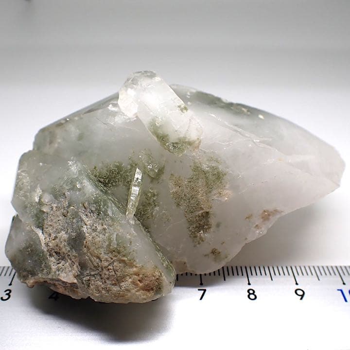 【パキスタン/バロチスタン産】クローライトイン(カーバチャー、ベント)クォーツ