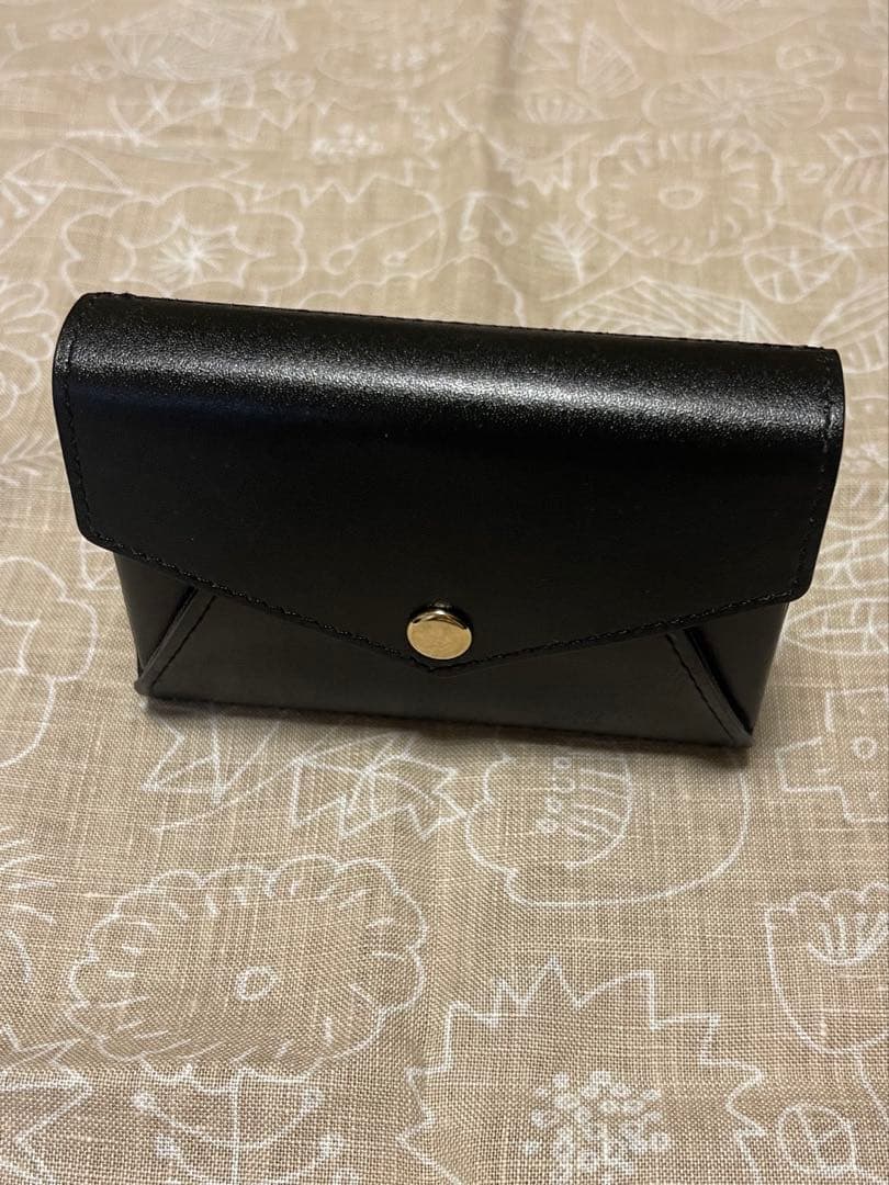 手のひらサイズの本革財布　KURASHI&Trips PUBLISHING