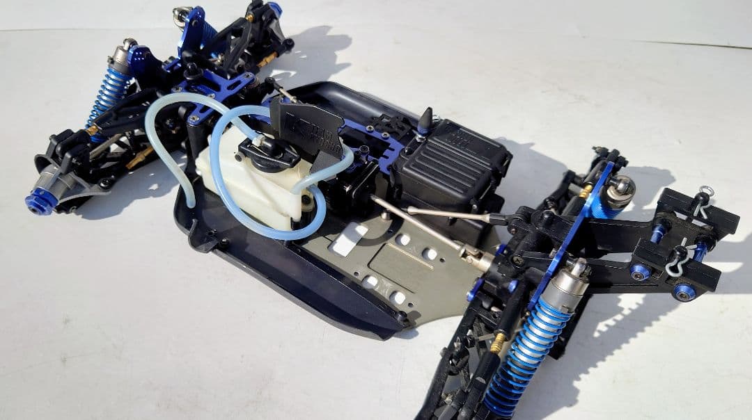 京商 1/8GP インファーノ MP777 4WDレーシングバギー シャーシ