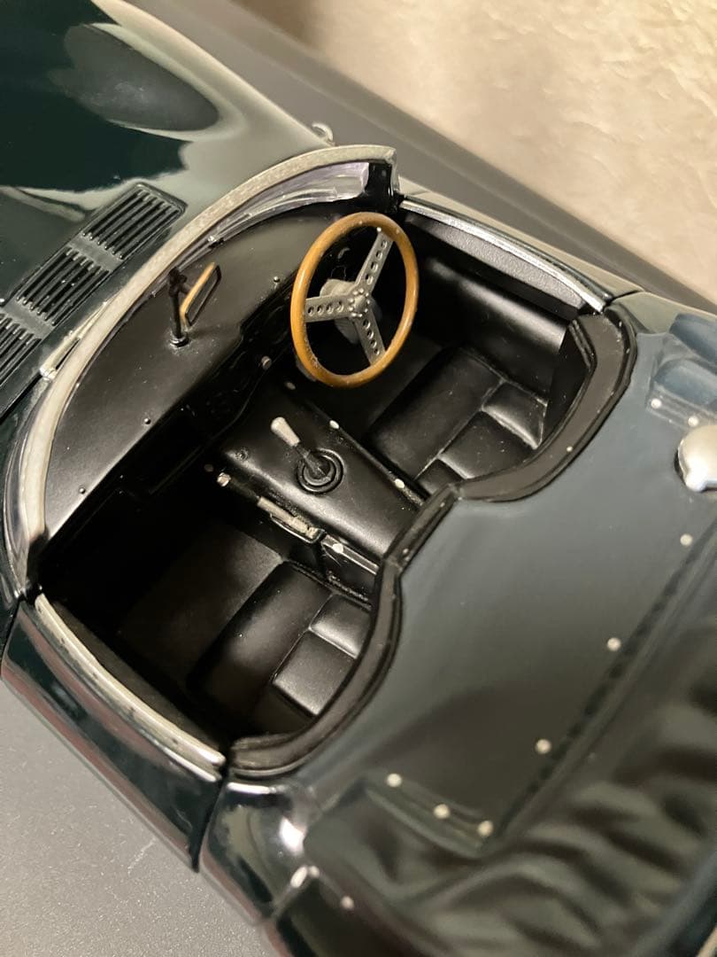 ジャガー Jaguar XK SS 1/18 STEVE MCQUEEN