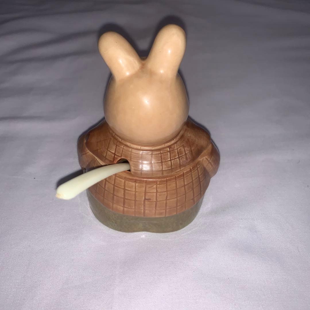 ウサギの陶器フィギュアセット