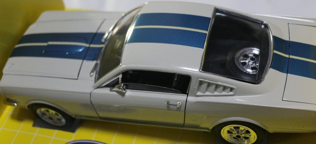 貴重　JOUEFエボリューション製 フォード・ムスタング　白　１／１８　中古品