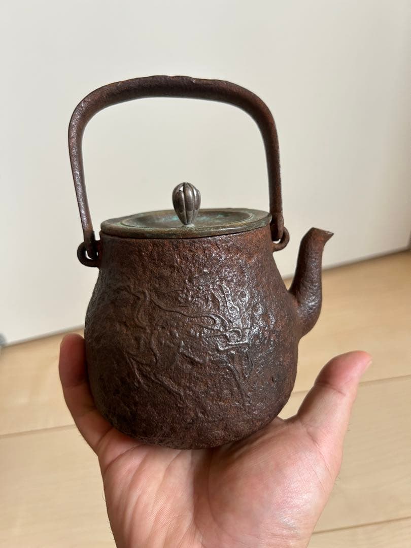 金寿堂造　麒麟文小豆鉄瓶　縦胴在銘煎茶道具容量500cc
