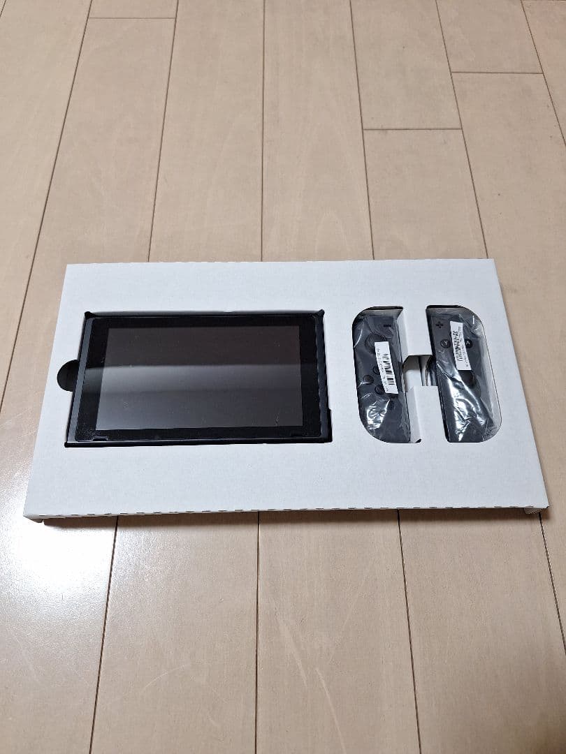 ニンテンドーSwitch 本体　純正ケース付