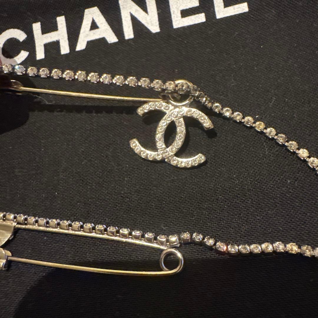 新品❤️CHANEL 安全ピンブローチ　ココマーク　ダブルピンメタル