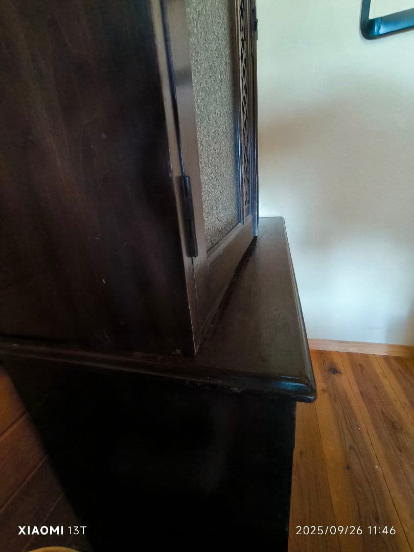 木製キャビネット　ガラス扉　無垢材　北海道民藝　箪笥　本棚　ダークブラウン　収納