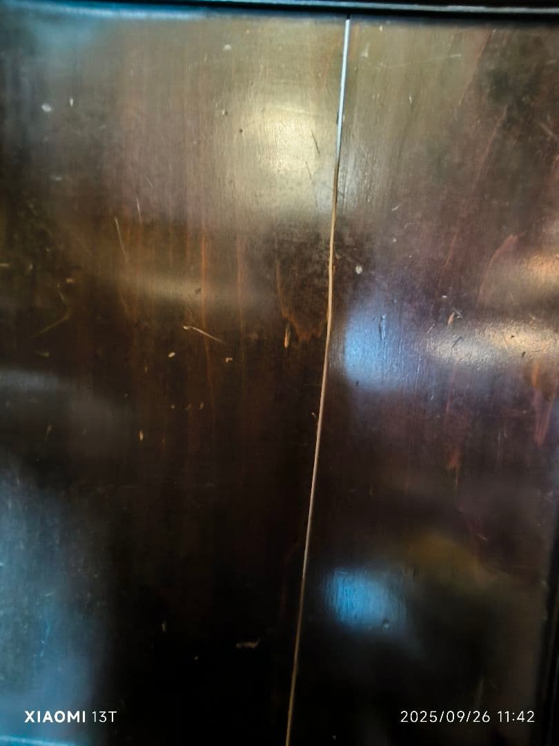 木製キャビネット　ガラス扉　無垢材　北海道民藝　箪笥　本棚　ダークブラウン　収納