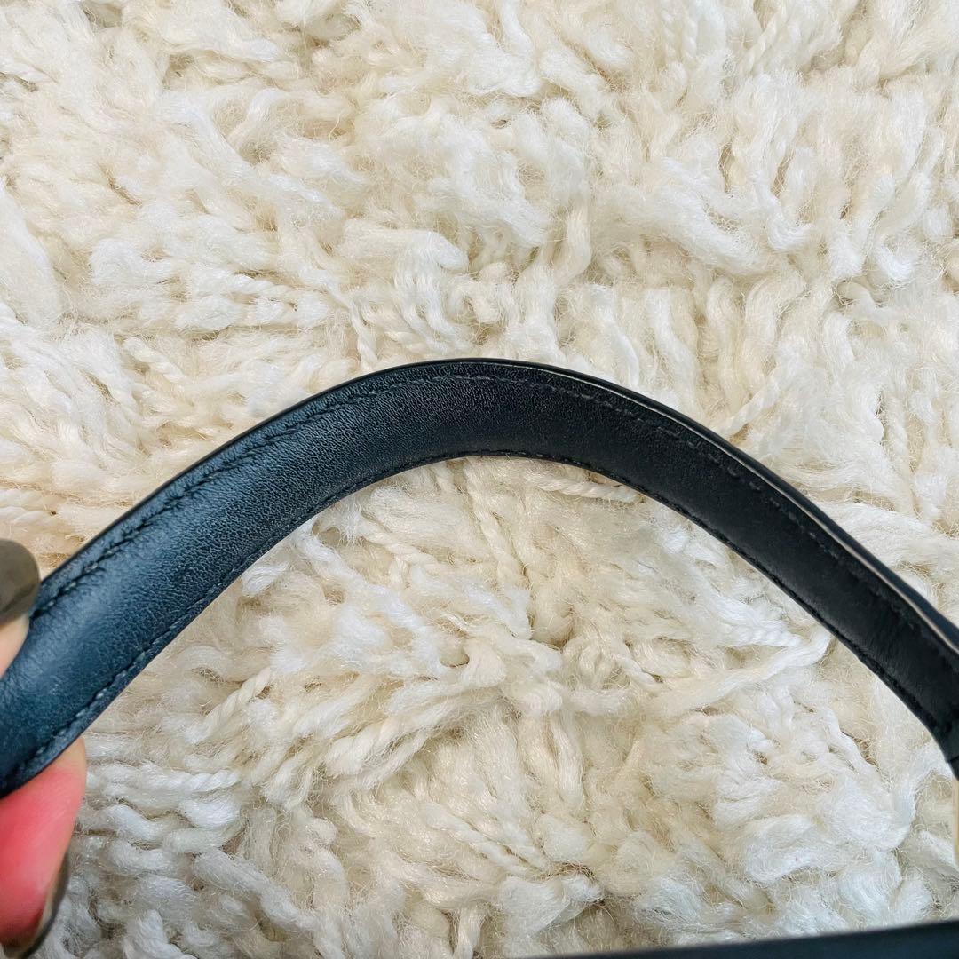 ロジェヴィヴィエ・ビジュー付き黒パーティーバッグ(超美品)✨