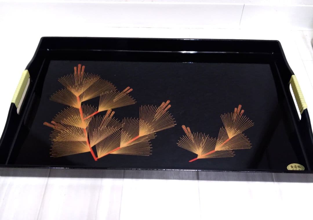 【新品】長手盆　黒　木製　漆塗り　若松（金蒔絵・盛絵）