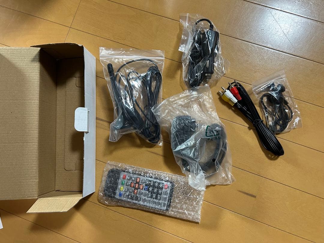 14.1インチ ポータブルテレビ EL-PTV-1401