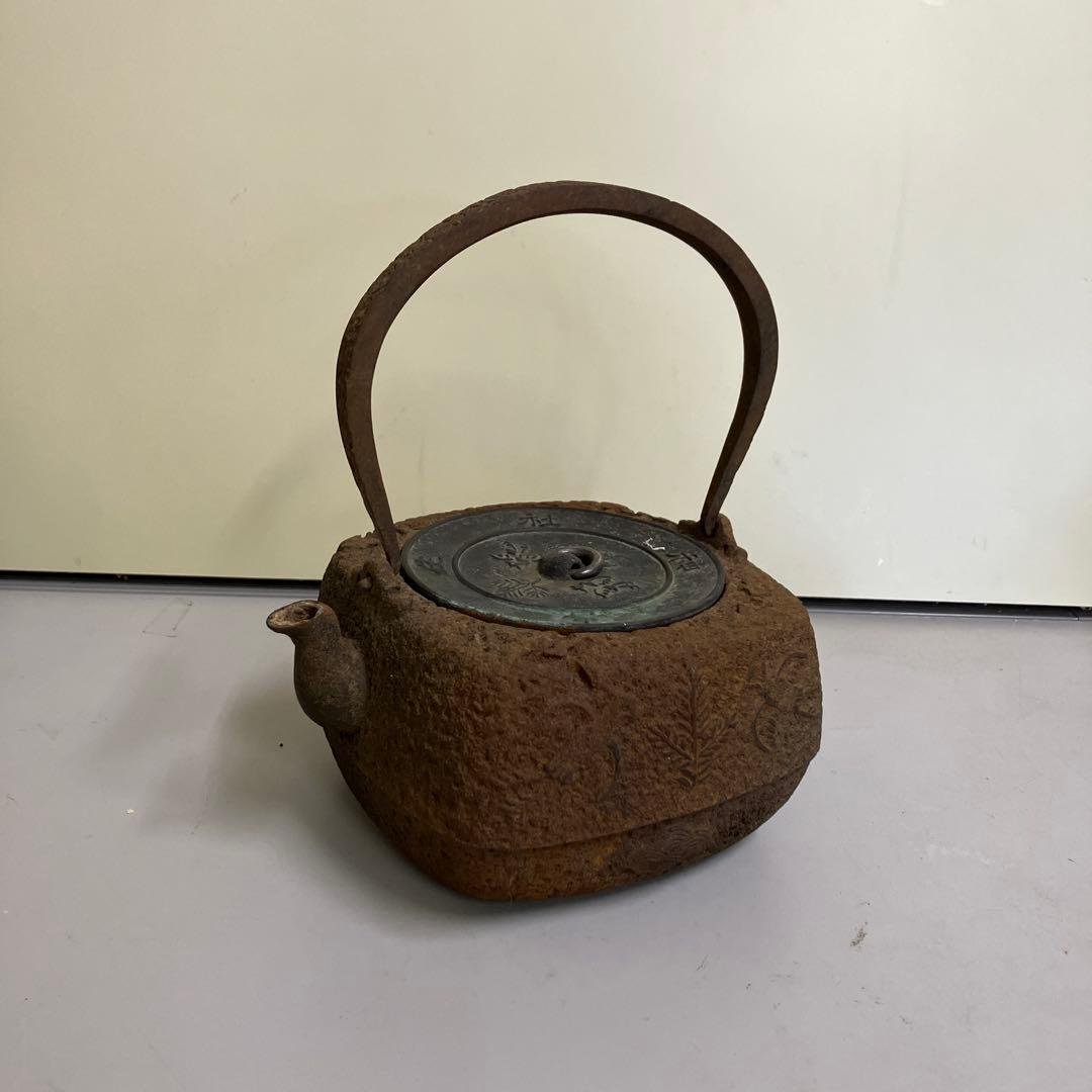 【希少・骨董】南部鉄器 鉄瓶 四角型 鶴笹文 銅蓋 アンティーク 当時物 レトロ
