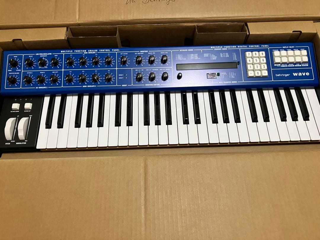 鍵盤楽器 Behringer Wave