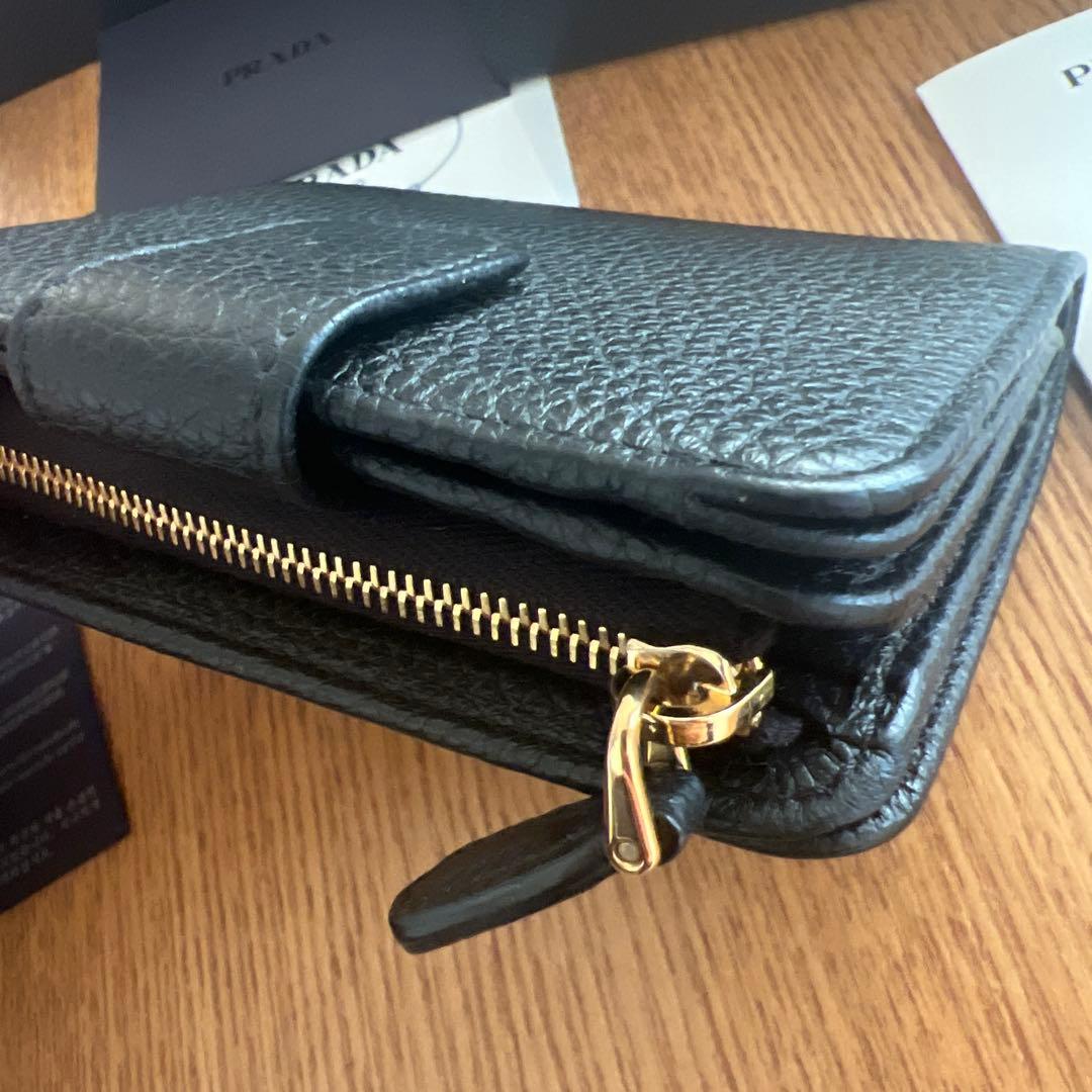 PRADA 二つ折り財布 ブラック