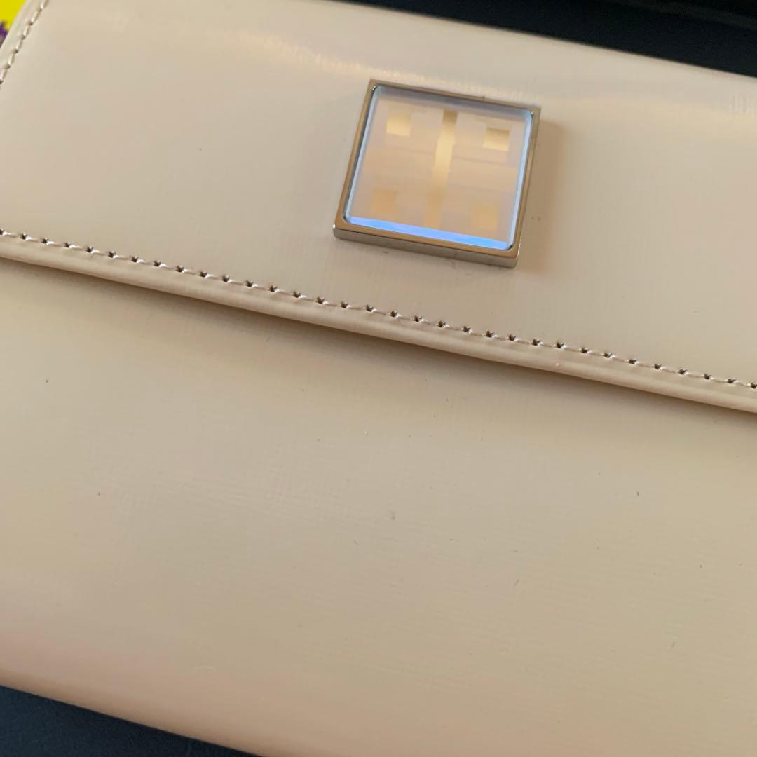 新品未使用　GIVENCHY ジバンシー 二つ折り財布　レザー財布　味岡製