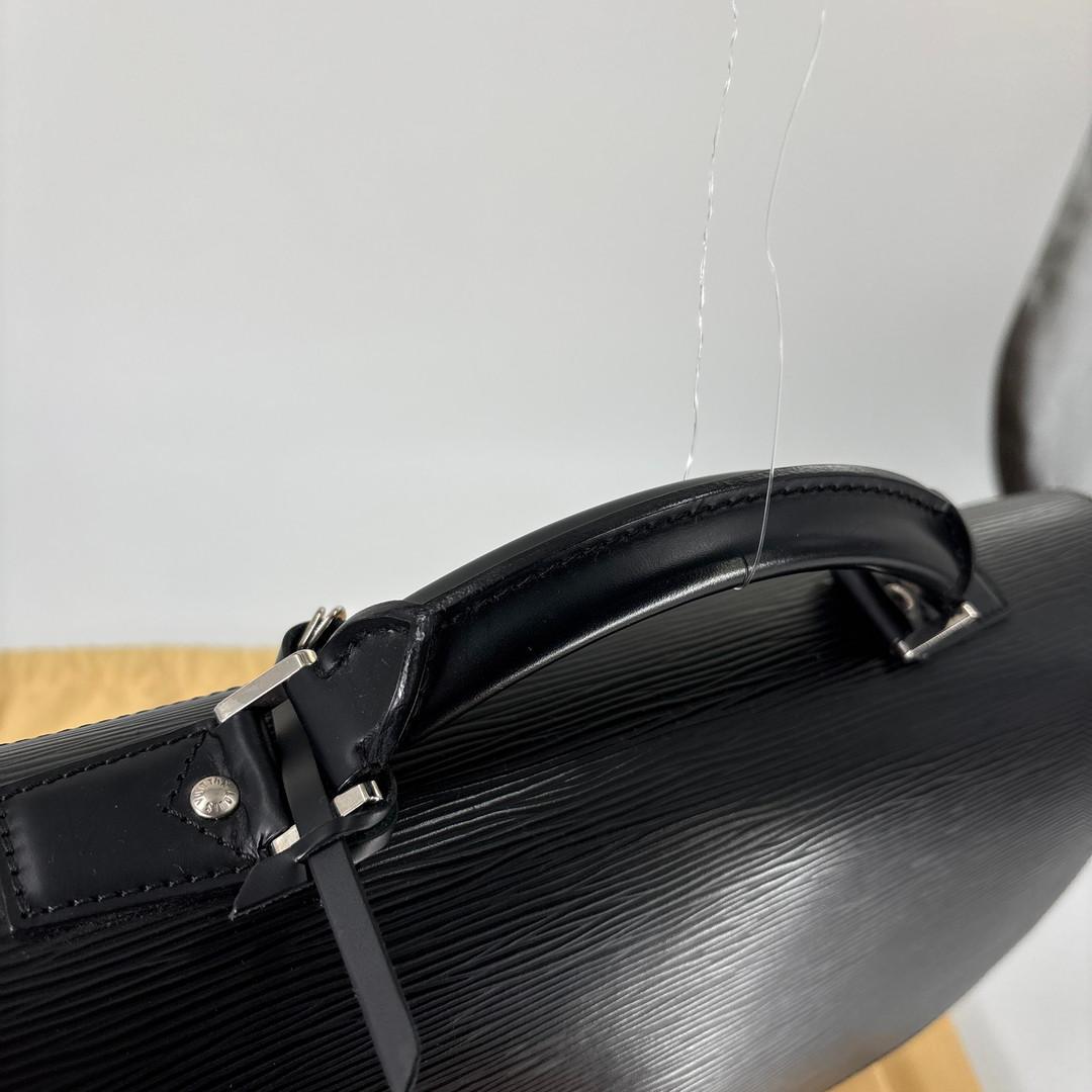 新品同様 ルイヴィトン エピ ラギート M54552 レザー ビジネス バッグ