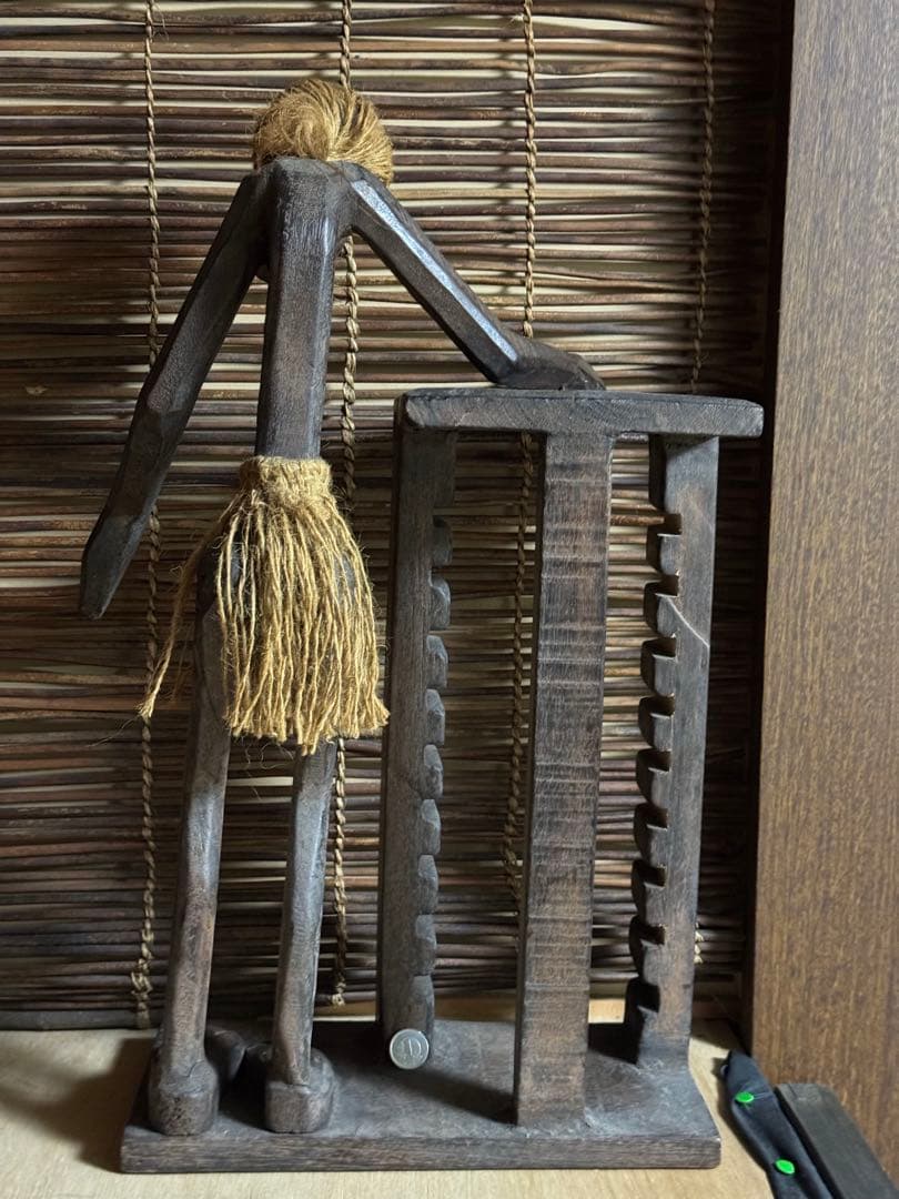 木製彫刻スタンド CDラック