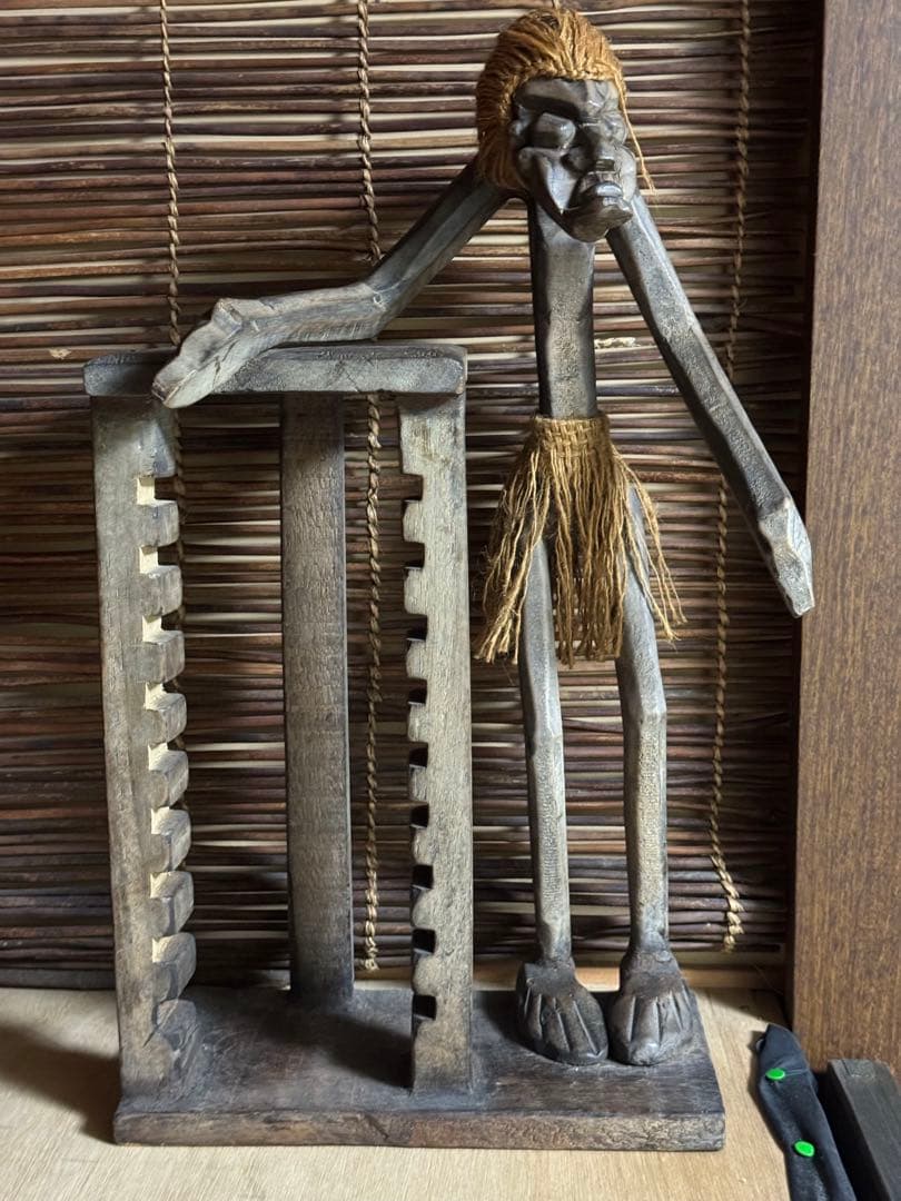 木製彫刻スタンド CDラック