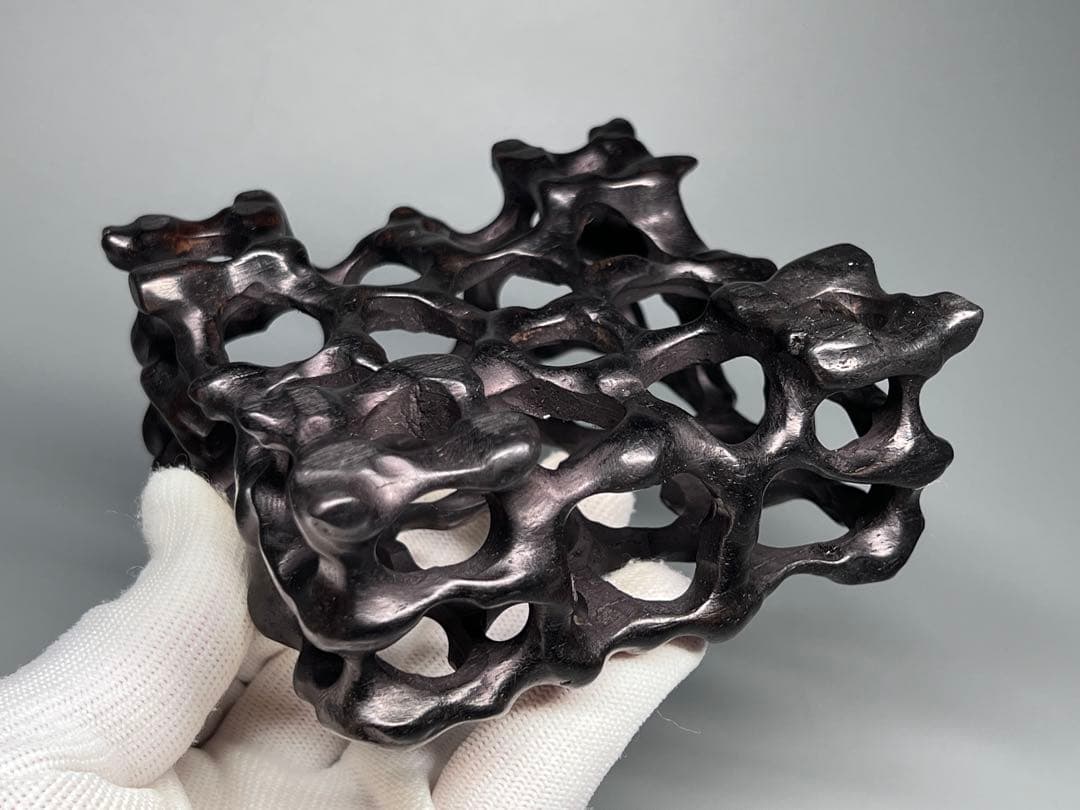 唐木　花台　透かし彫り　花瓶台　飾り物　置物台　盆栽台　華道具　細工彫　四角形